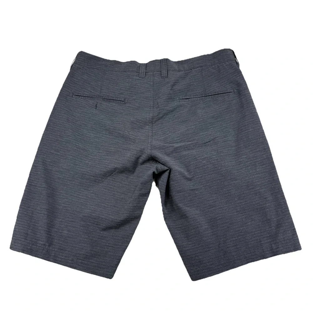 Travis Mathew Shorts Mens 33‎ Striped Golf Outdoor Stretch Casual Gray